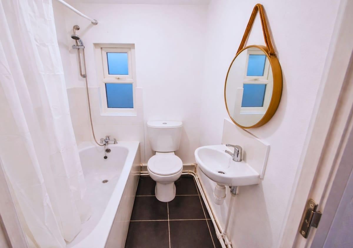 Matchday Mile House | Walk to Anfield, sleeps 84